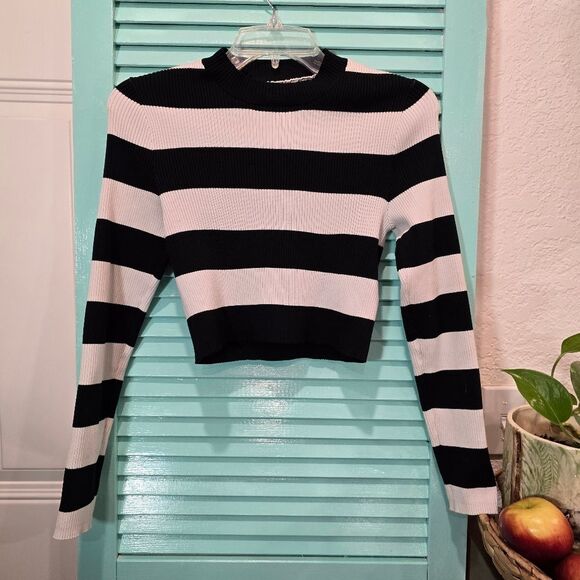 Black and White Ribbed Long Sleeve Crop Top - Picture 1 of 3